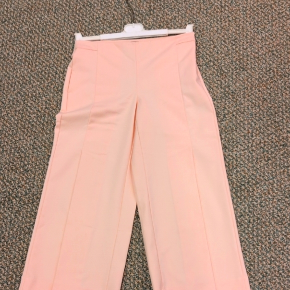 White House Black Market Pants - White House Black Market Perfect Form Crop Pants. Blush Color. Size 4R